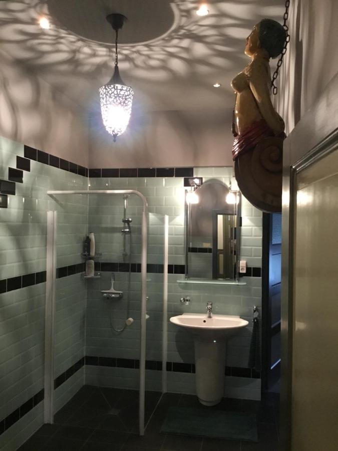 De Kapiteinshut Aan De Rivier Met Xl Ligbad En Sauna Lekkerkerk ภายนอก รูปภาพ