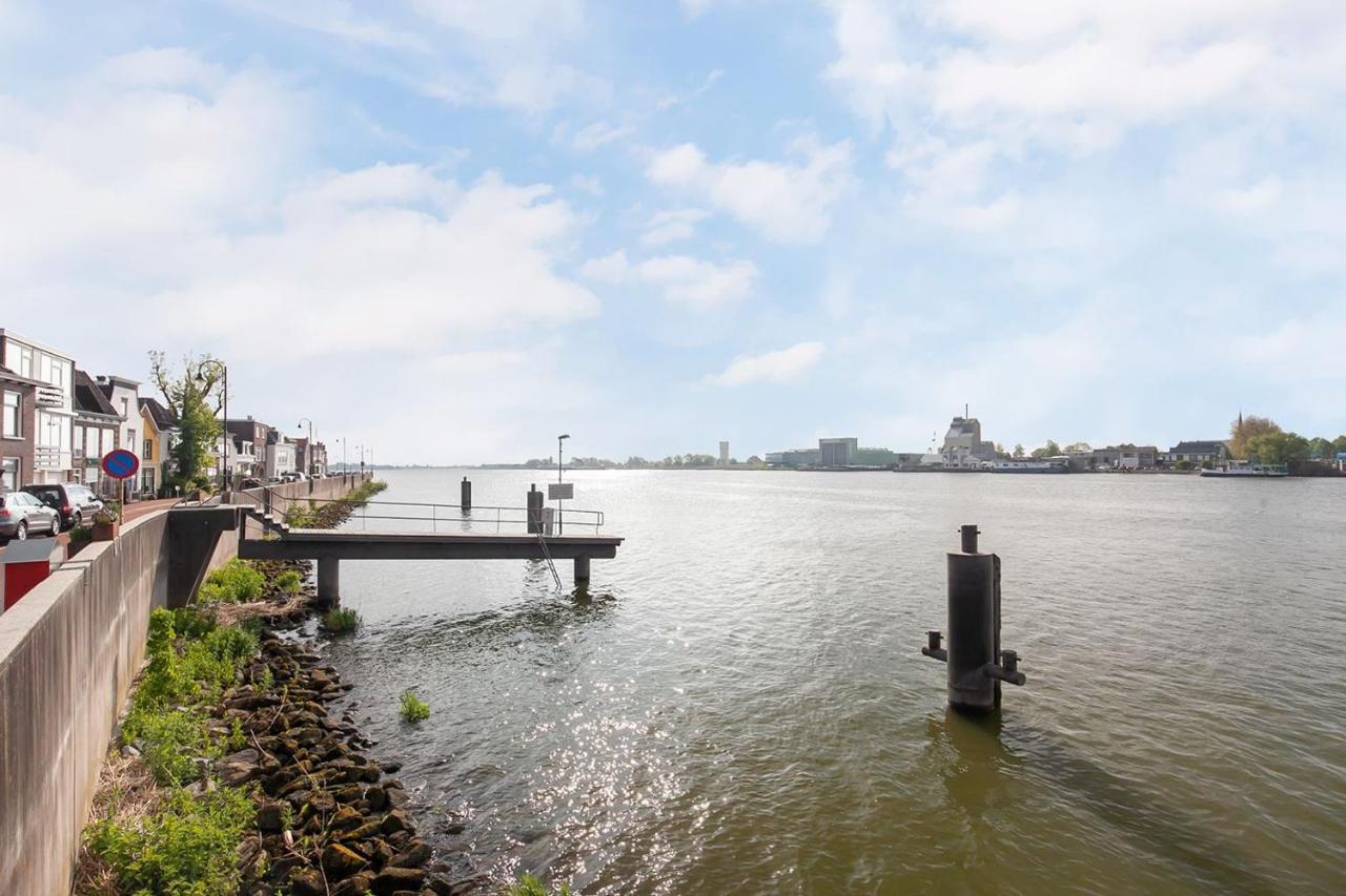 De Kapiteinshut Aan De Rivier Met Xl Ligbad En Sauna Lekkerkerk ภายนอก รูปภาพ